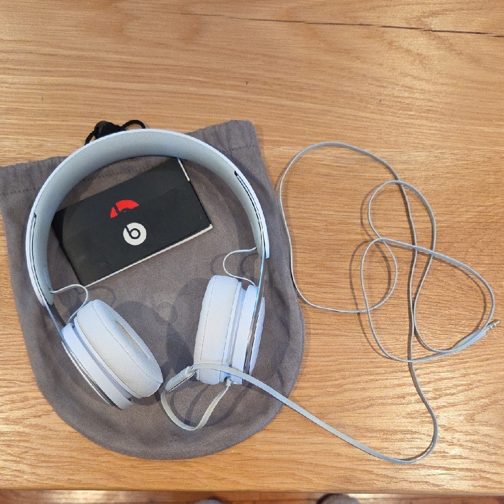 Beats EP Dr. Dre White On-Ear Stereo Wired Headphones